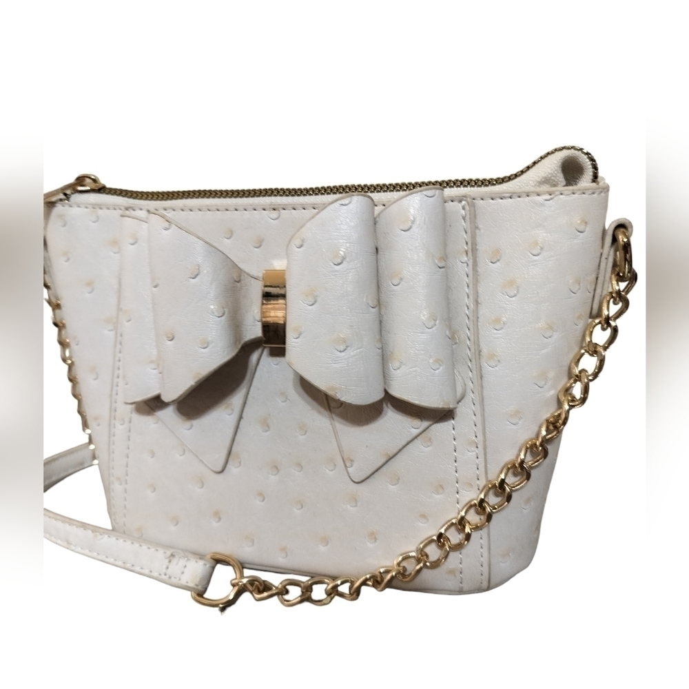 (1392) Crossi New York Bow Accent  Gold Chain Strap Crossbody Handbag